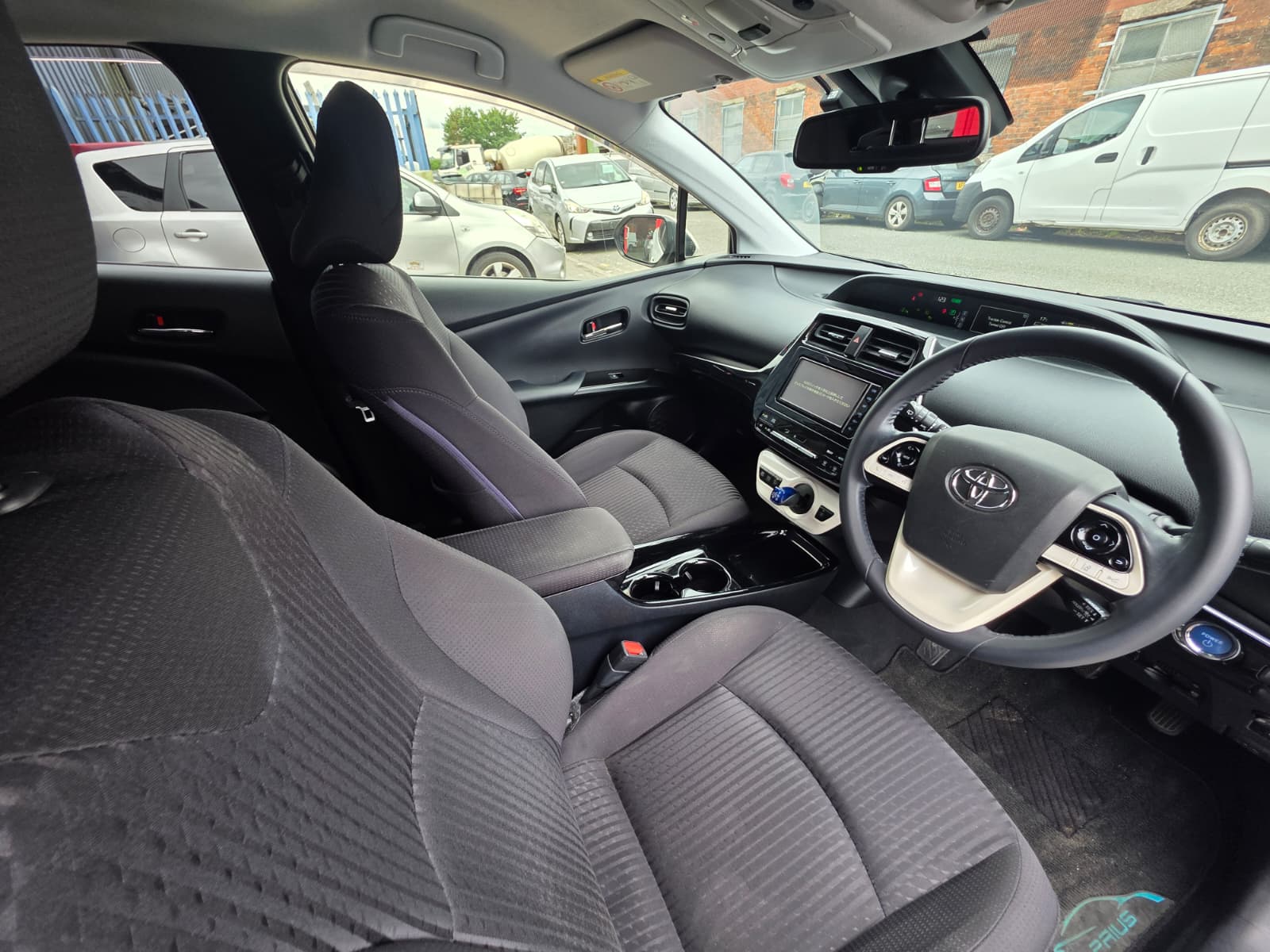 Toyota Prius - Image 9