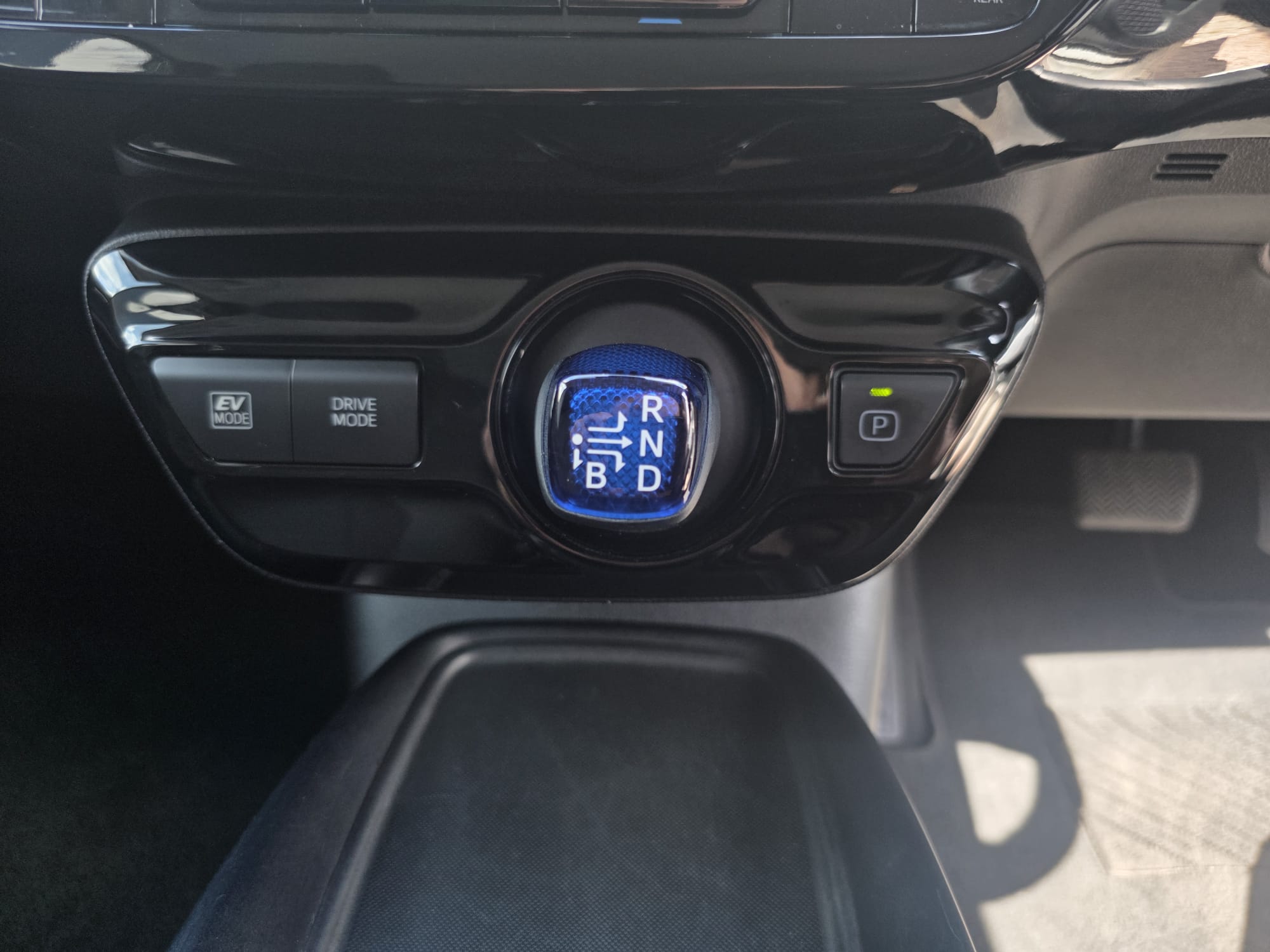 Toyota Prius - Image 10