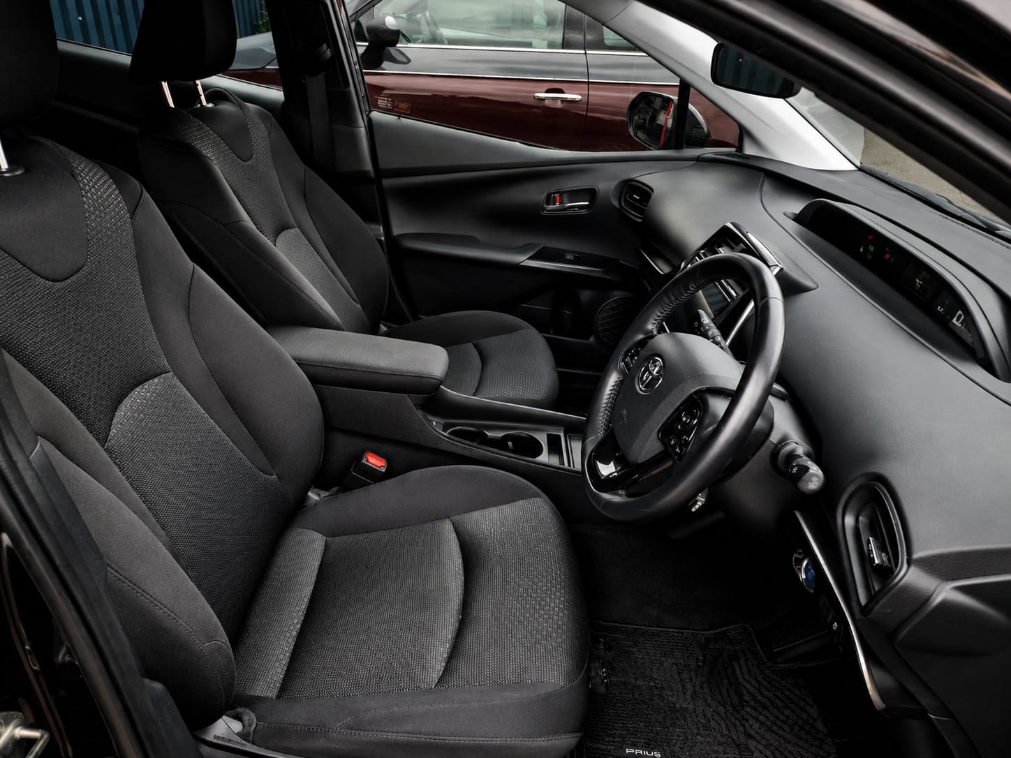 Toyota Prius - Image 8
