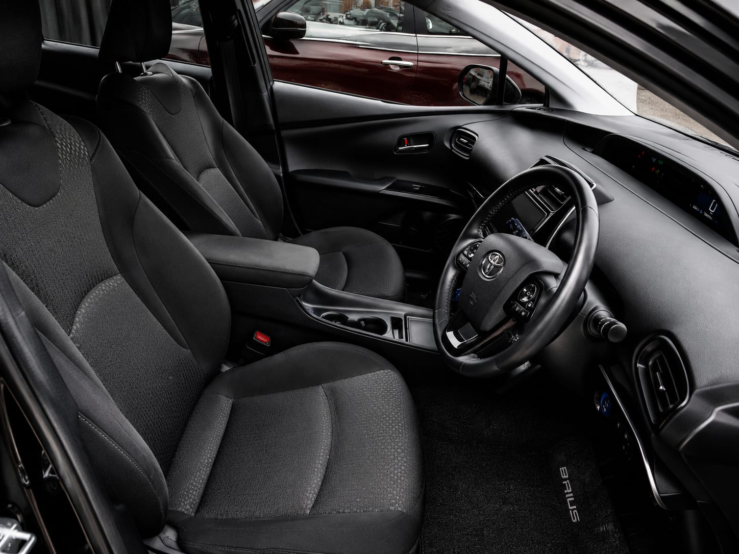 Toyota Prius - Image 10
