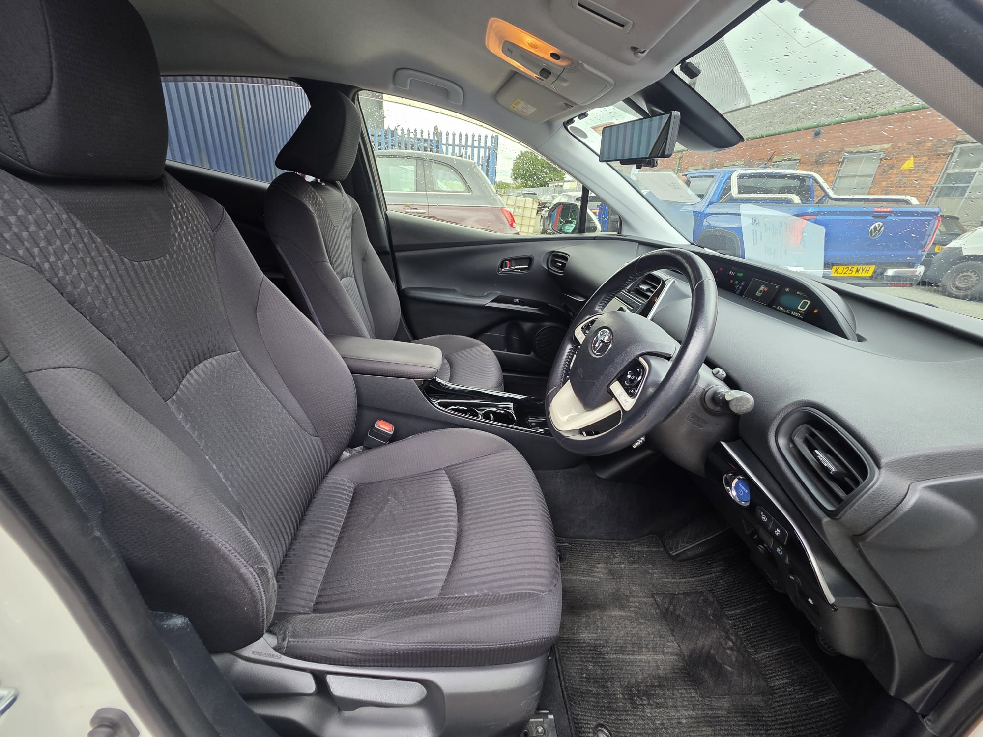Toyota Prius - Image 8