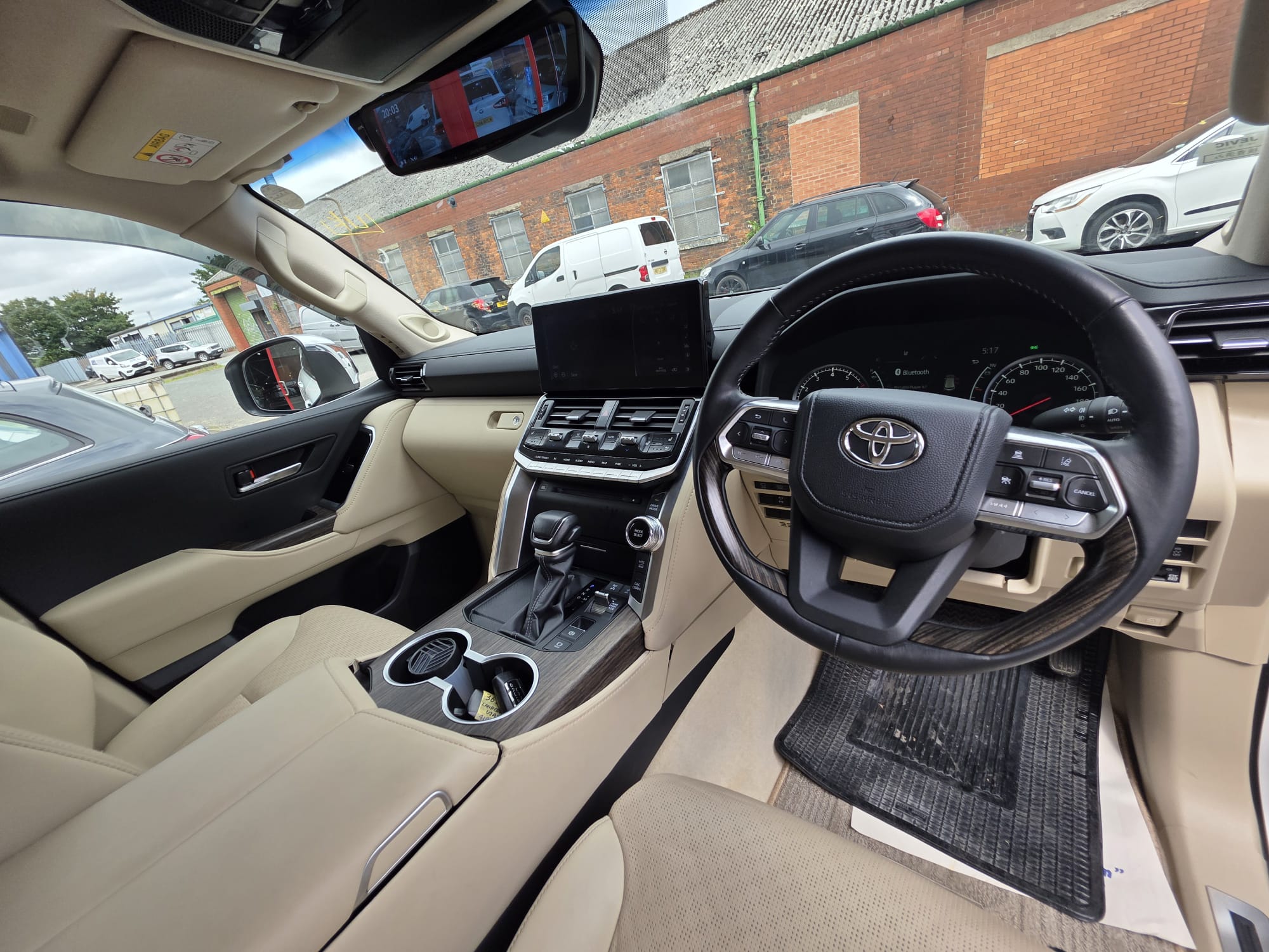 Toyota Land Cruiser 3.5 ZX - Image 10