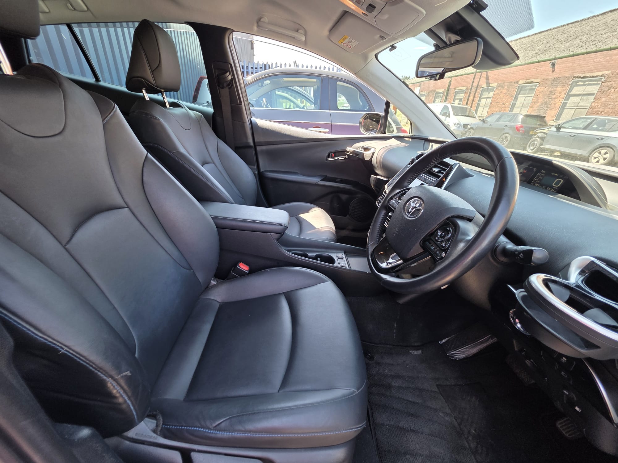 Toyota Prius - Image 9