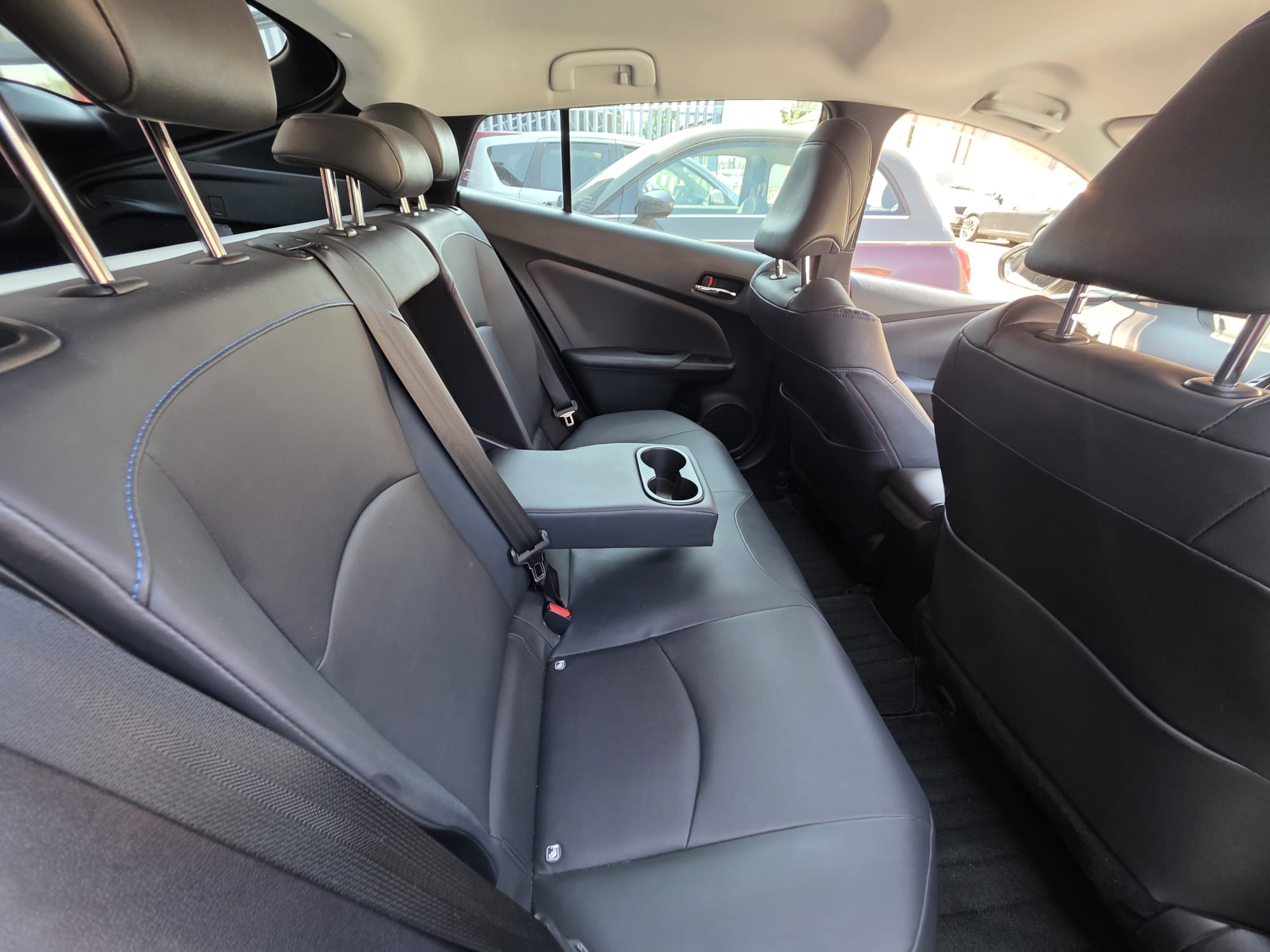 Toyota Prius - Image 10