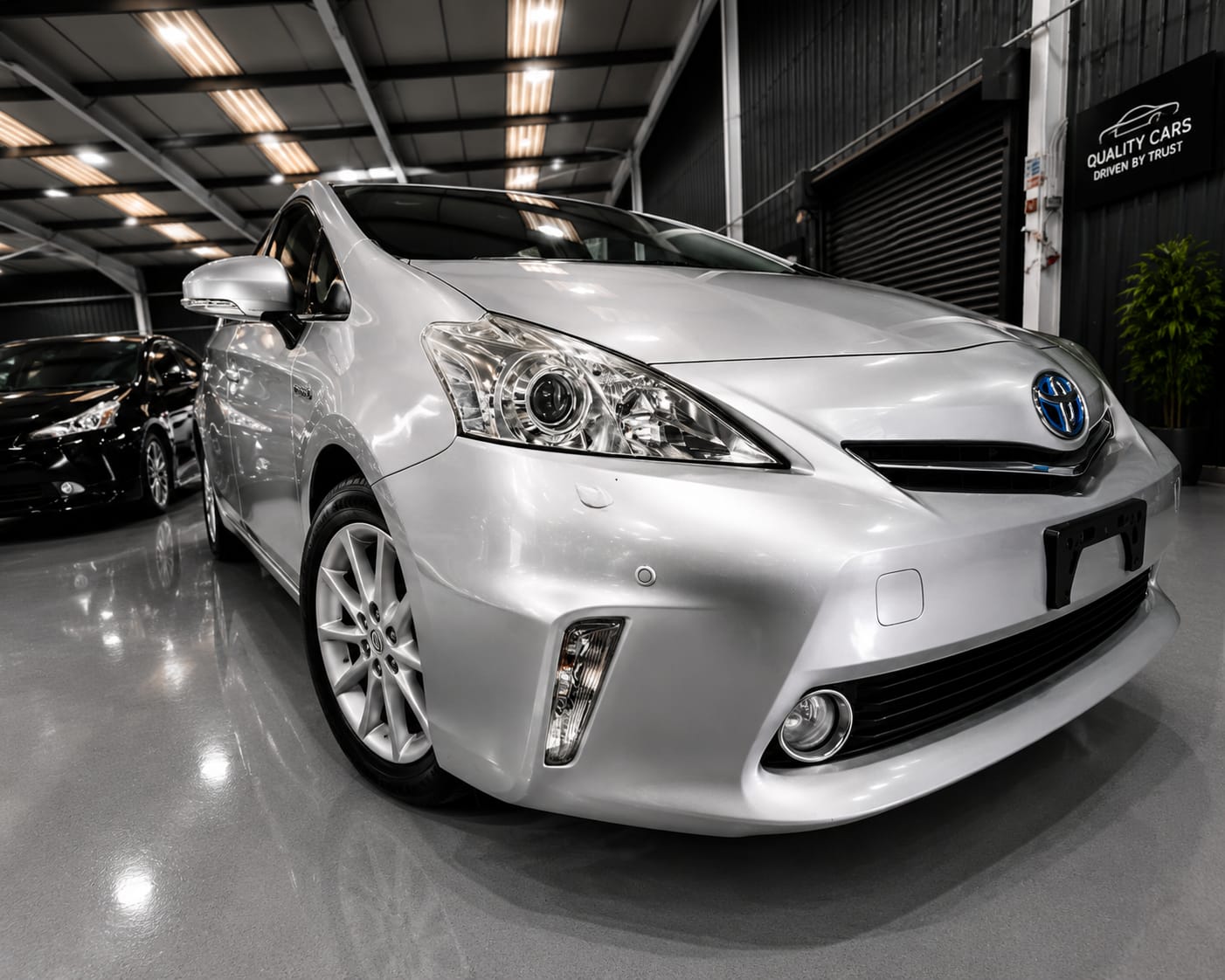 TOYOTA PRIUS ALPHA - Image 2