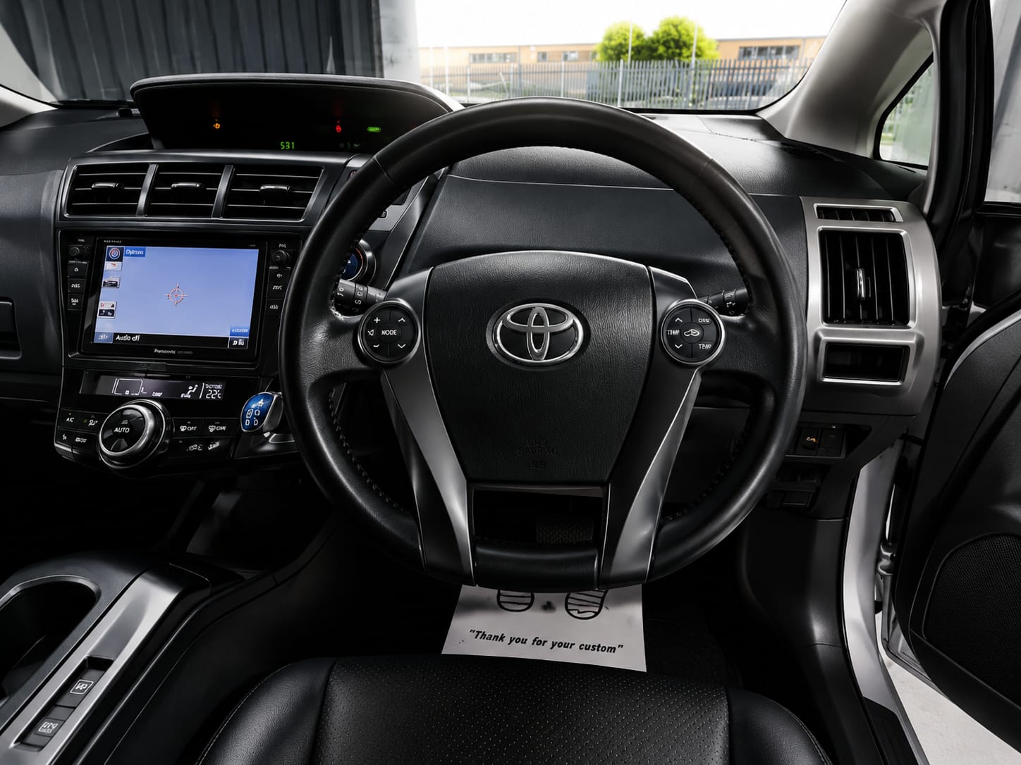 TOYOTA PRIUS ALPHA - Image 6