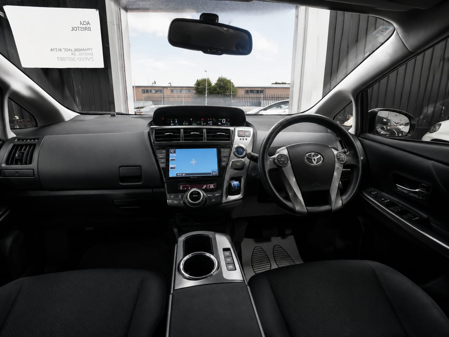 TOYOTA PRIUS ALPHA - Image 7