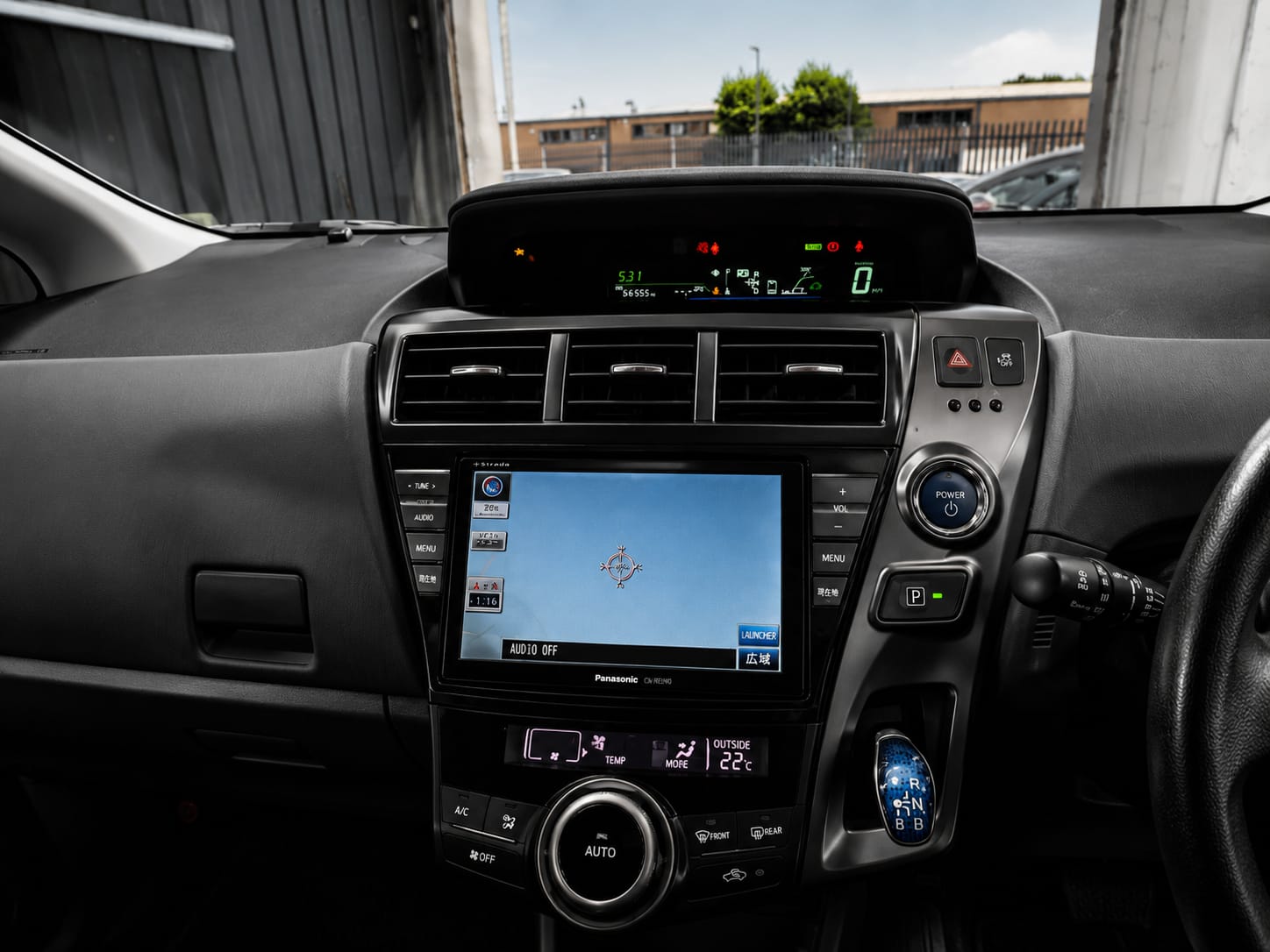 TOYOTA PRIUS ALPHA - Image 8